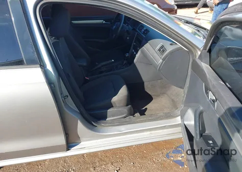 2012 Volkswagen Passat 2.5L S z USA, uszkodzony, nr VIN 1VWAP7A37CC063632